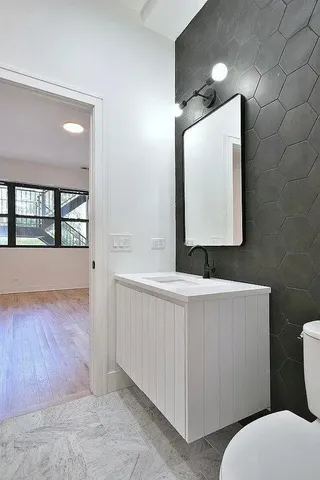 $4,500 | 5731 North Winthrop Avenue, Unit PH, Chicago, IL 60660