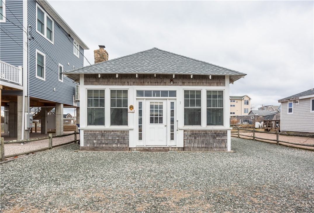 7 Champlin Avenue Narragansett, RI 02879 - Photo 2 of 28