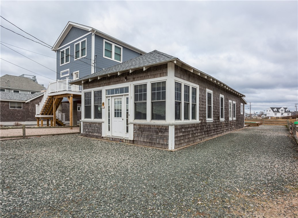 7 Champlin Avenue Narragansett, RI 02879 - Photo 3 of 28