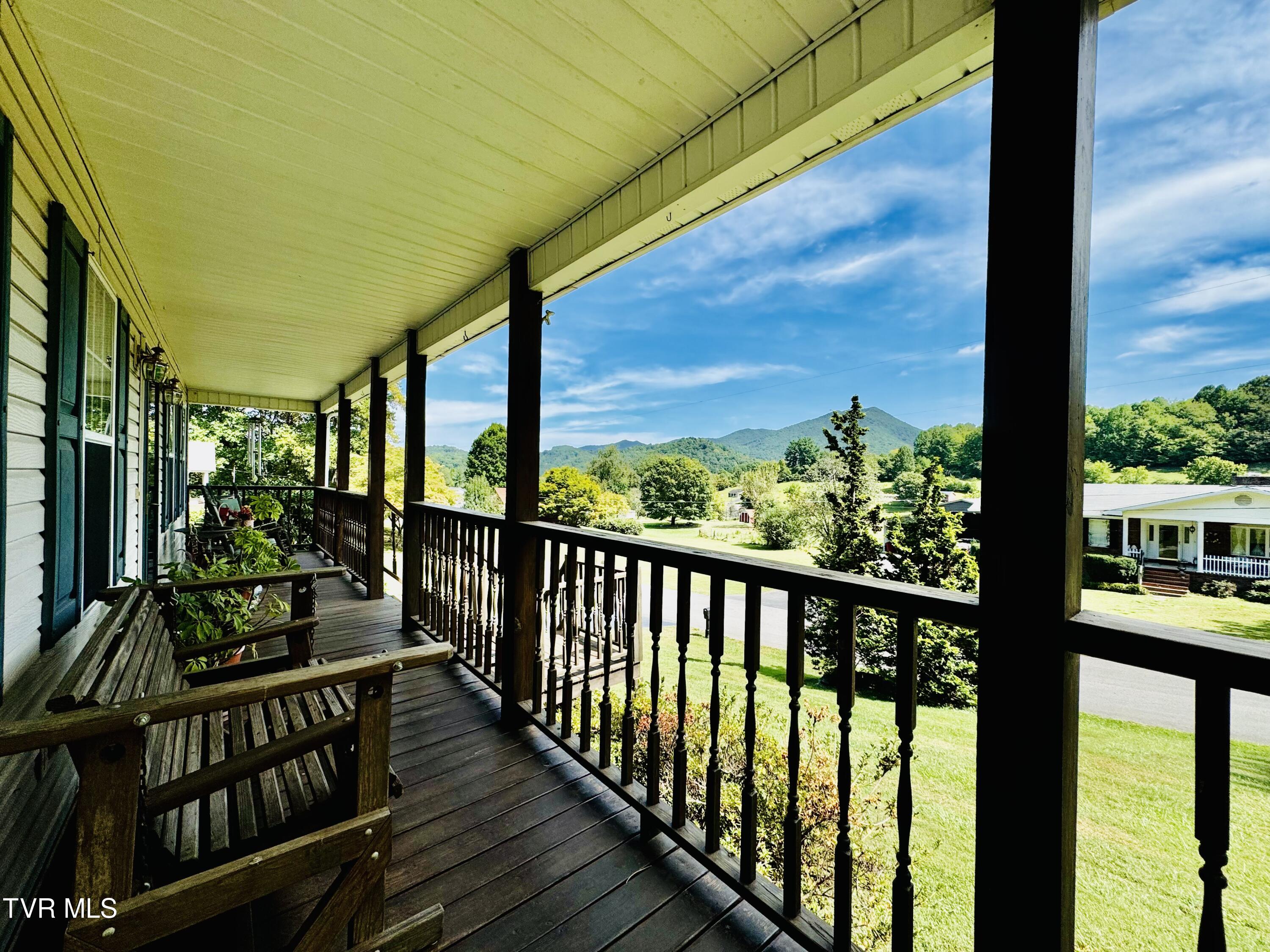 204 Clay Little Road Elizabethton, TN 37643 - Photo 2 of 37 IMG_0389