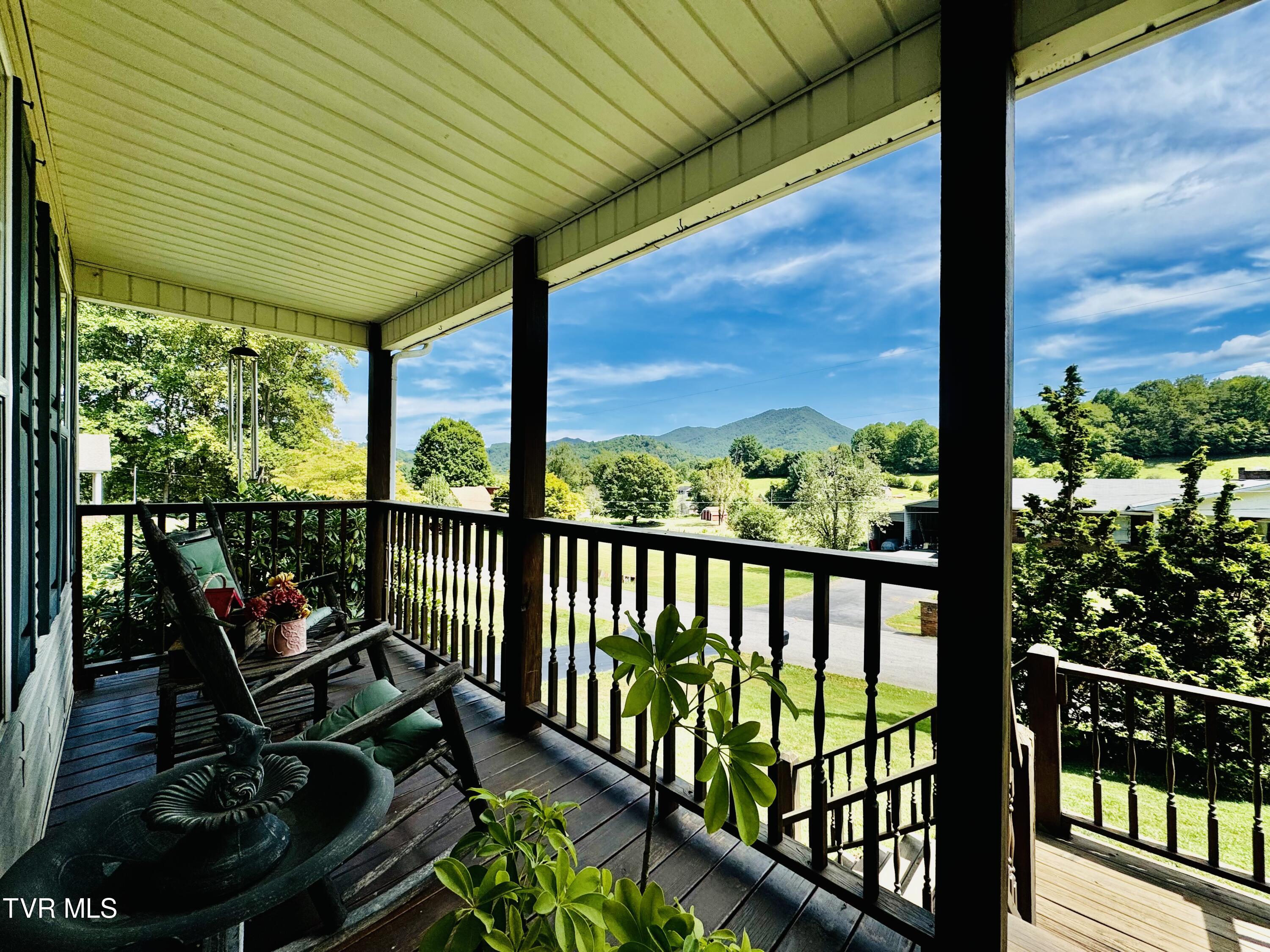 204 Clay Little Road Elizabethton, TN 37643 - Photo 4 of 37 IMG_0388