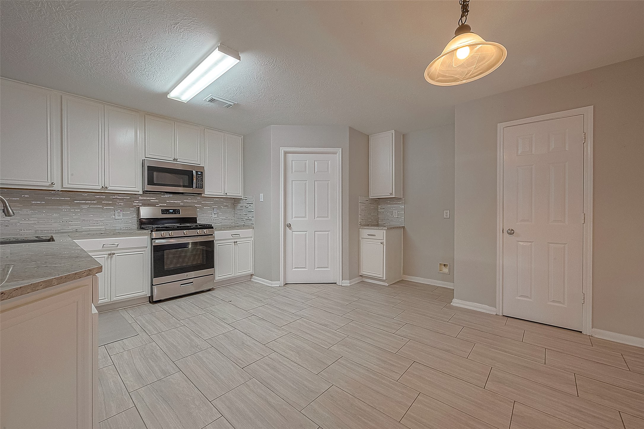 3214 Northgate Court Manvel, TX 77578 - Photo 8 of 16 Open Kitchen