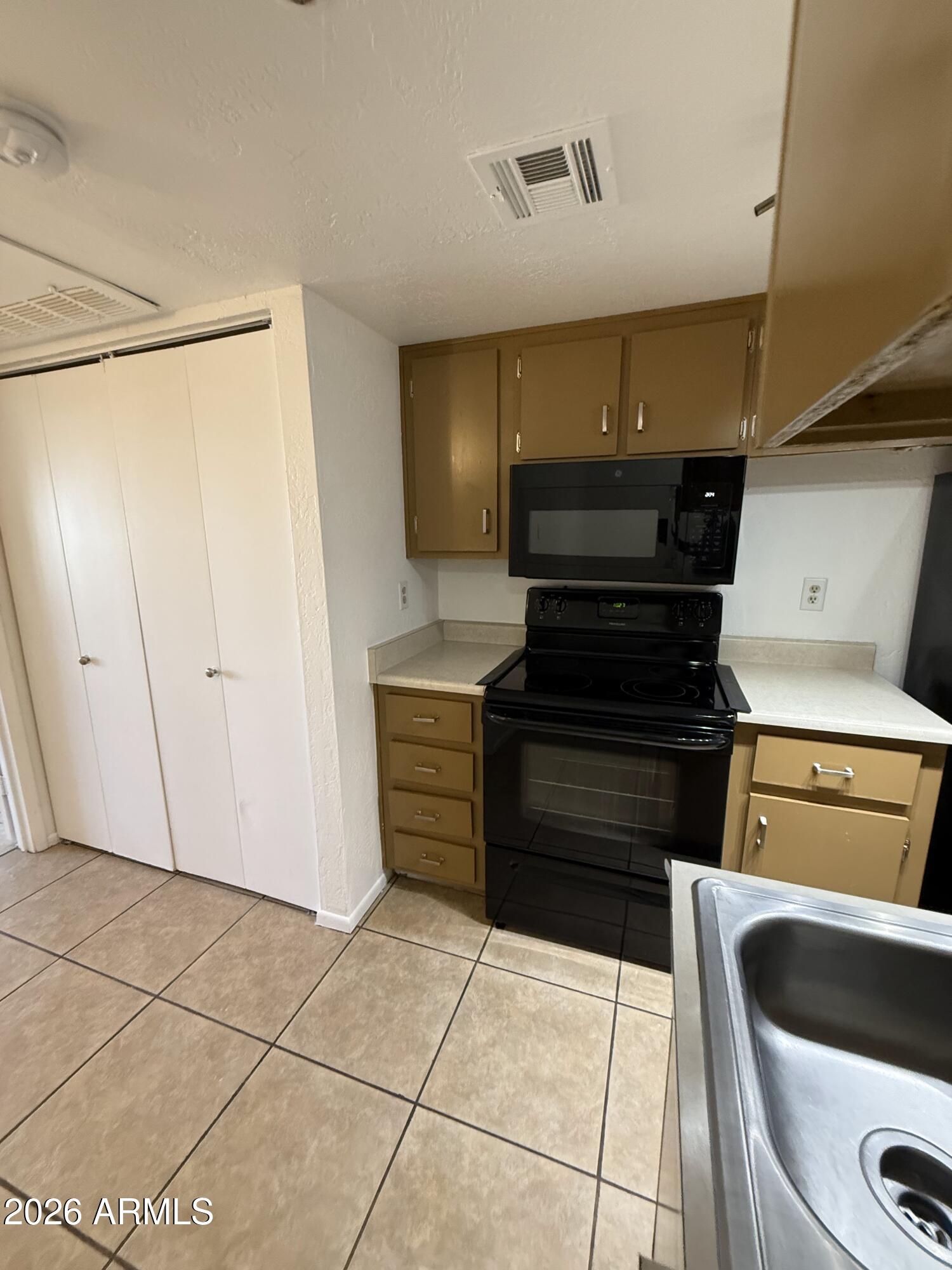 12123 West Bell Road, Unit 214 Surprise, AZ 85378 - Photo 10 of 42 IMG_5803