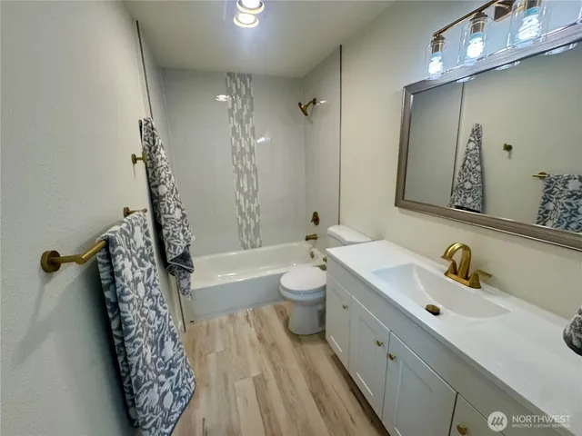 $325,000 | 220 Southwest Clark Street, Unit B201, Issaquah, WA 98027