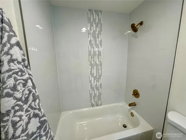 $325,000 | 220 Southwest Clark Street, Unit B201, Issaquah, WA 98027