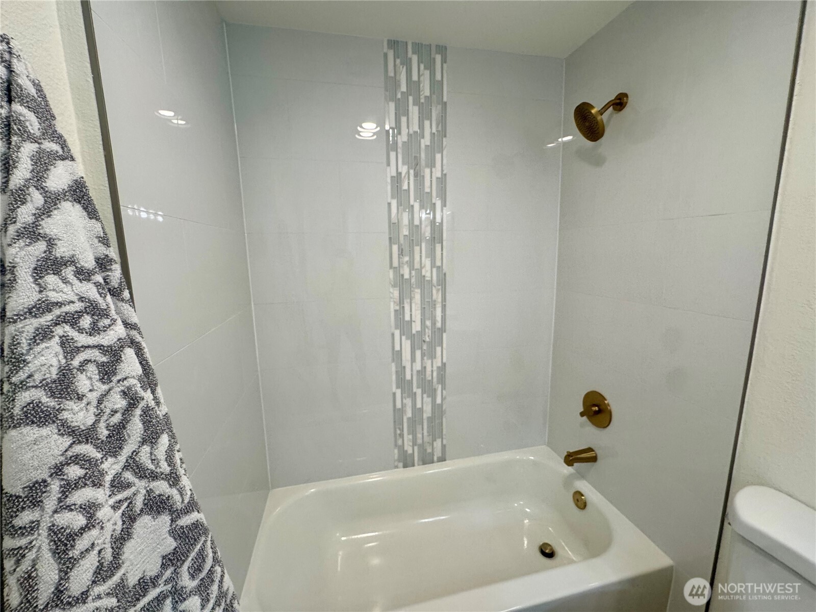 220 Southwest Clark Street, Unit B201 Issaquah, WA 98027 - Photo 4 of 11