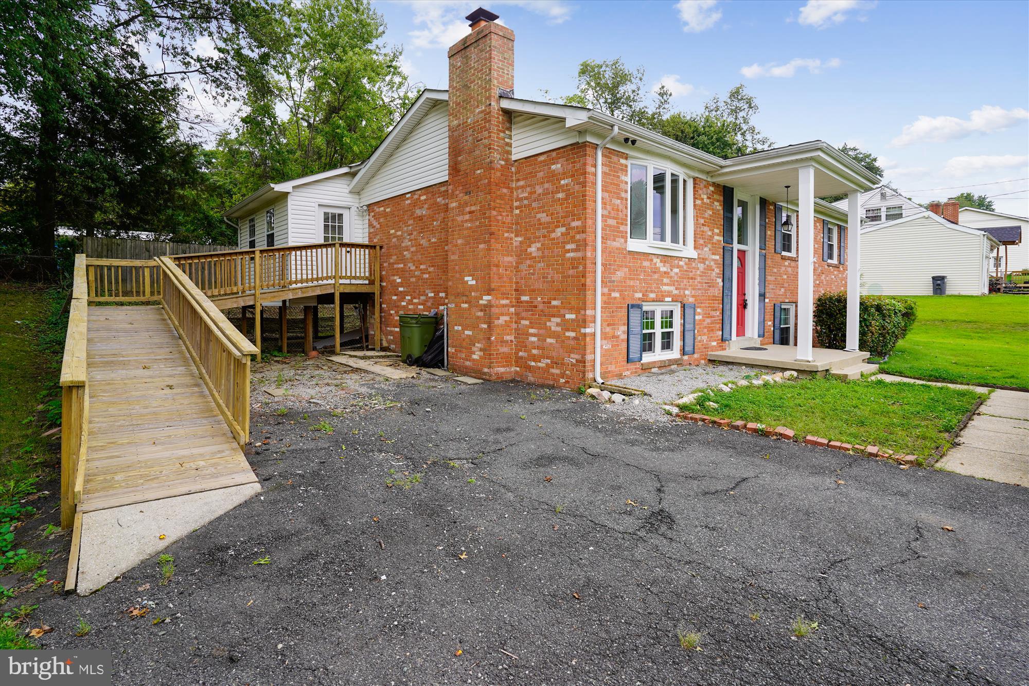 14144 Grayson Road Woodbridge, VA 22191 - Photo 5 of 50 Gallery Image 5