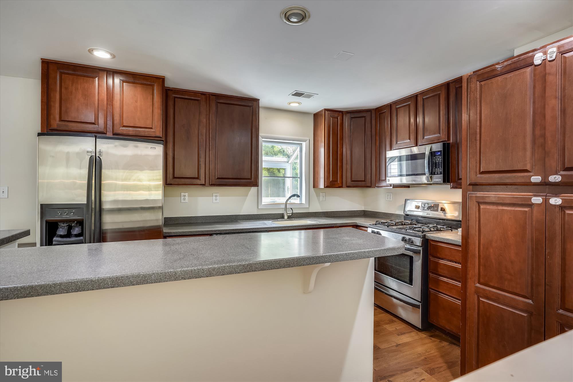14144 Grayson Road Woodbridge, VA 22191 - Photo 10 of 50 Gallery Image 10