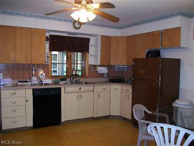 1139 North Road Northeast Warren, OH 44483 - Photo 5 of 13 Gallery Image 5