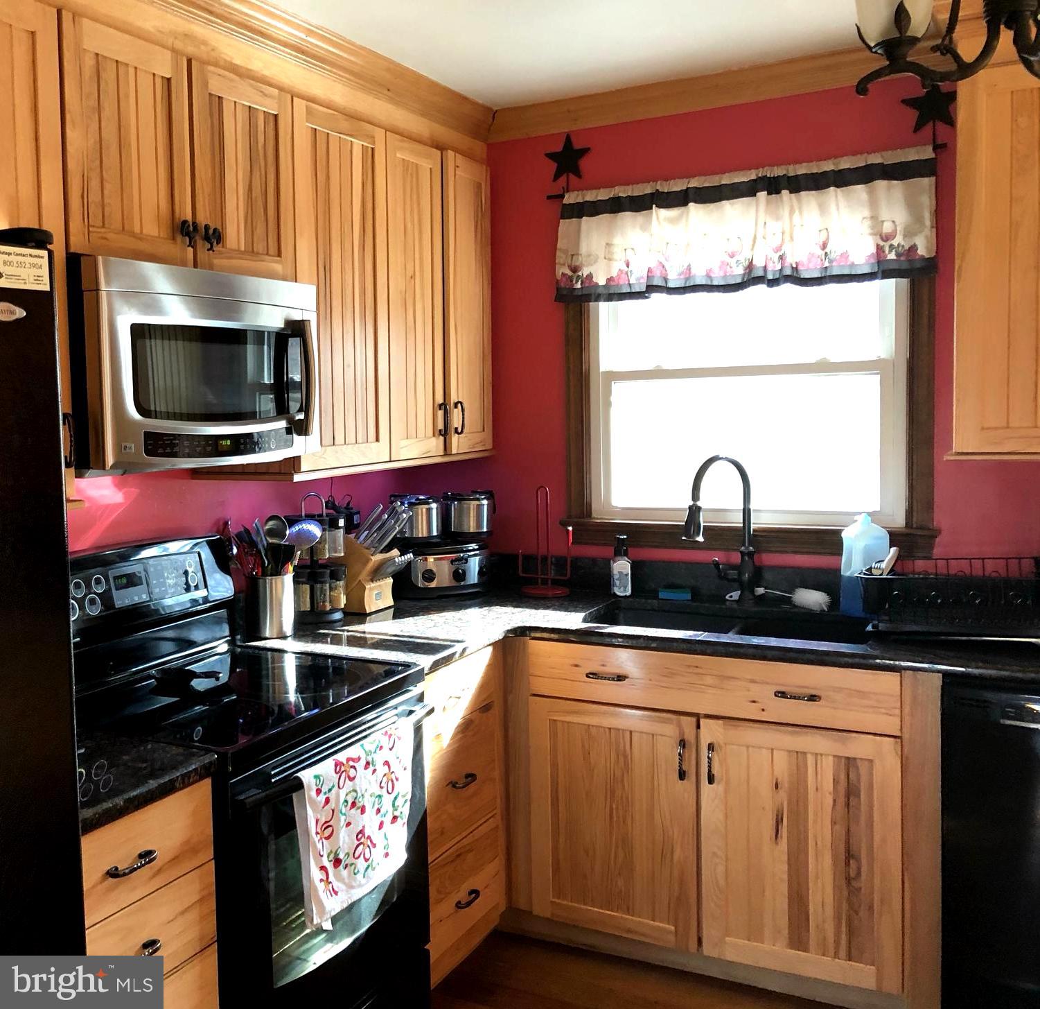 17025 Ancient Acres Road Beaverdam, VA 23015 - Photo 4 of 34 Updated cabinetry and countertops (granite)