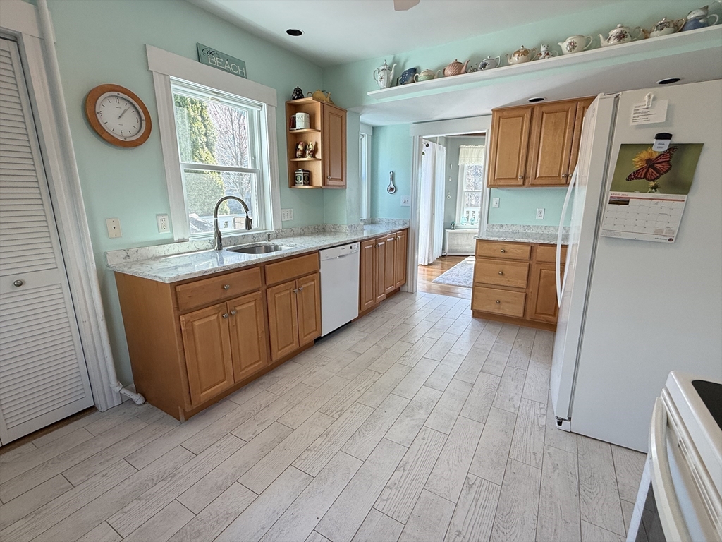 6 Old Colony Road Hull, MA 02045 - Photo 13 of 33