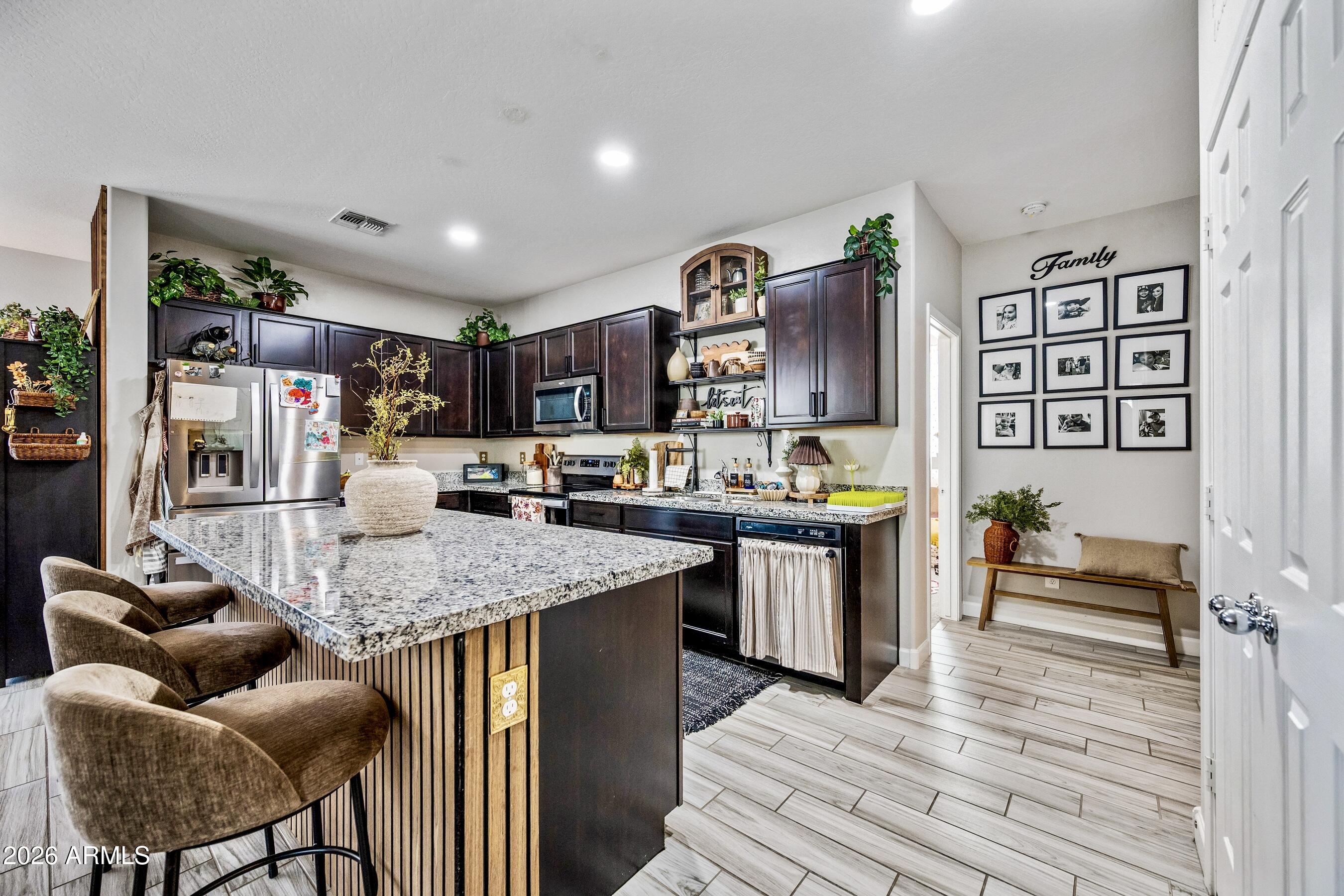 10437 West Cordes Road Tolleson, AZ 85353 - Photo 11 of 39 Custom Panel Island