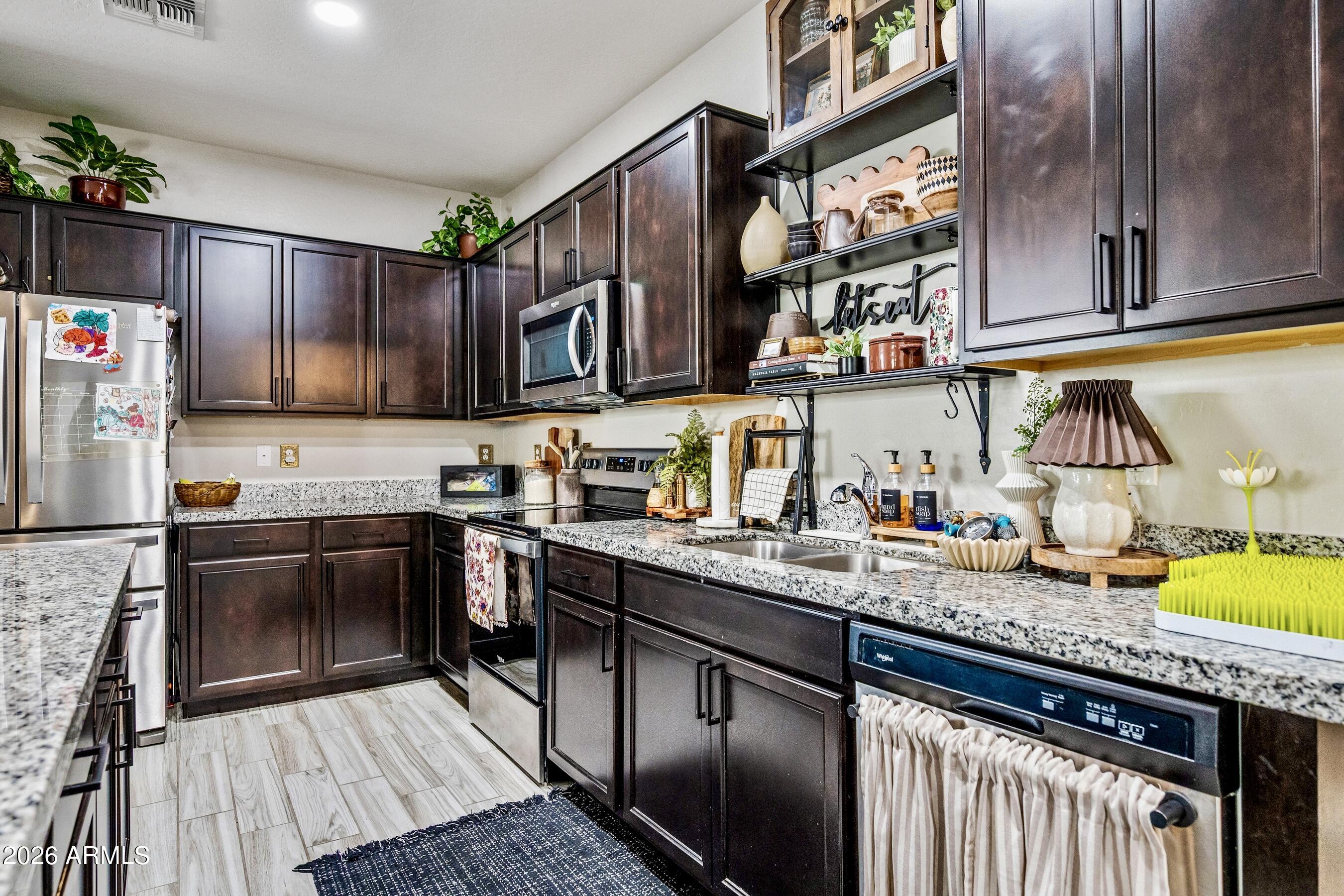 10437 West Cordes Road Tolleson, AZ 85353 - Photo 13 of 39 Lots of Cabinets