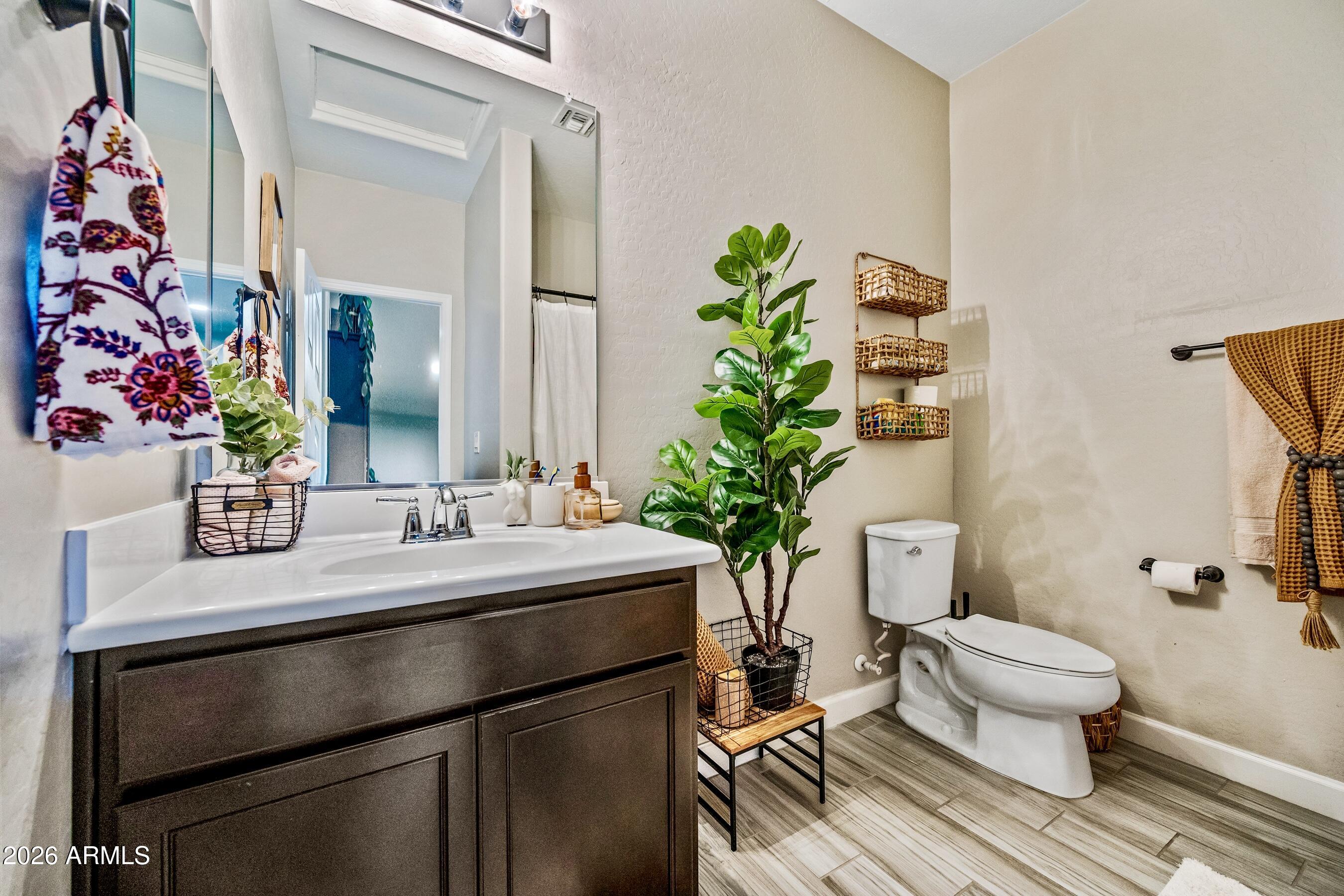 10437 West Cordes Road Tolleson, AZ 85353 - Photo 23 of 39 Second Bathroom