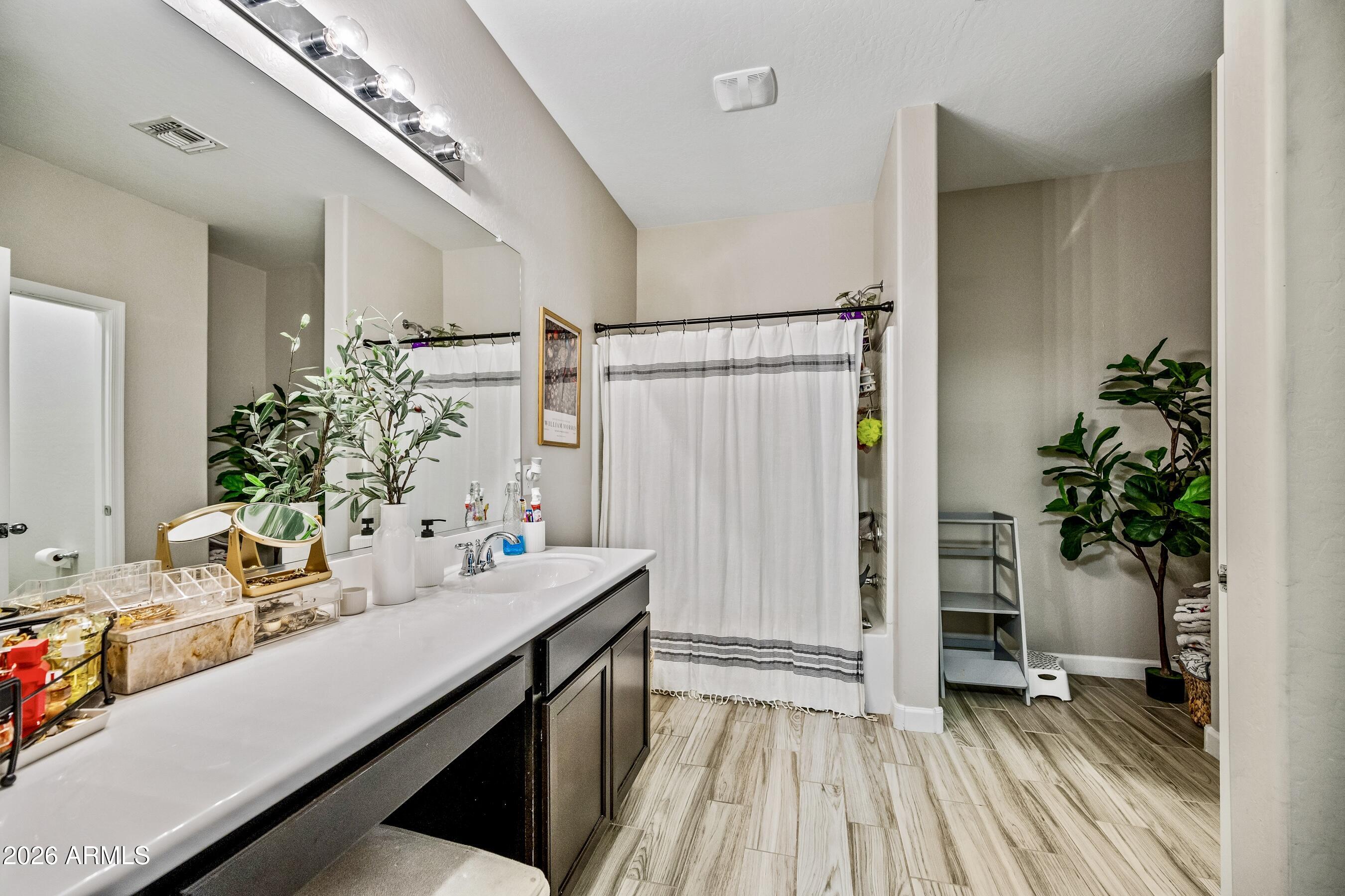 10437 West Cordes Road Tolleson, AZ 85353 - Photo 31 of 39 Plenty of counterspace