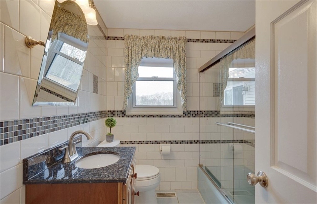 5 Ripley Place Worcester, MA 01610 - Photo 4 of 12
