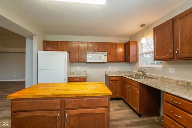 $1,940 | 4834 Countrybrook Court, Indianapolis, IN 46254