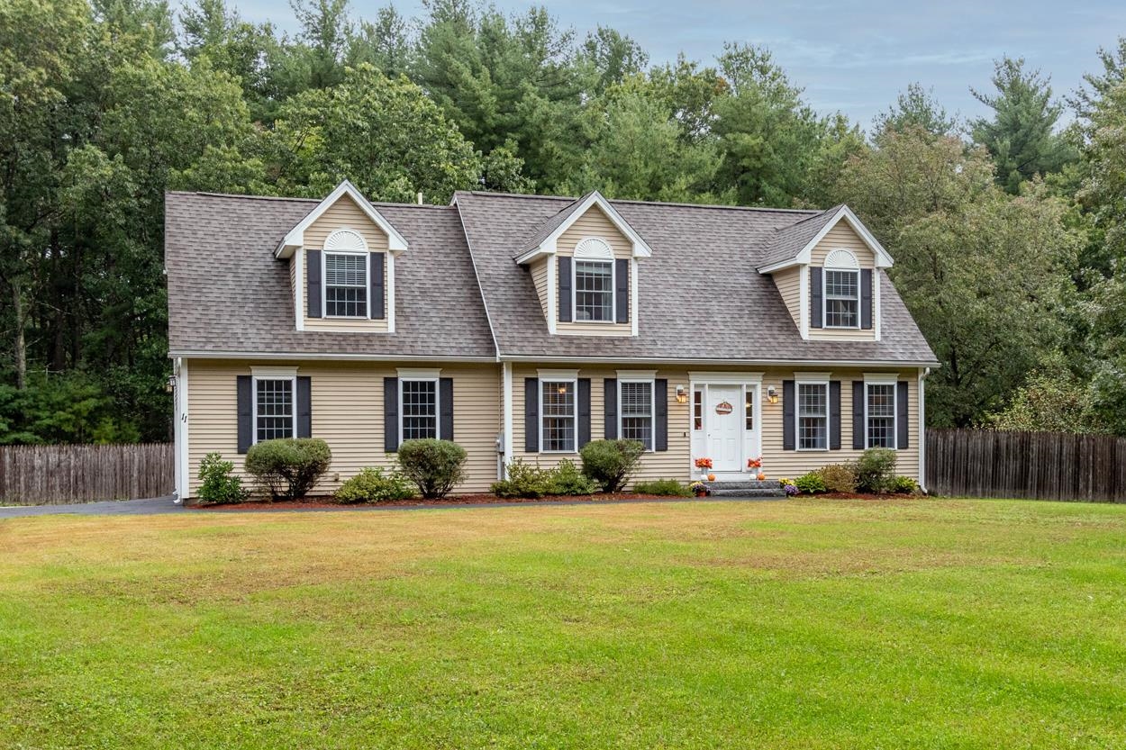 11 Page Road Litchfield, NH 03052 - Photo 1 of 40