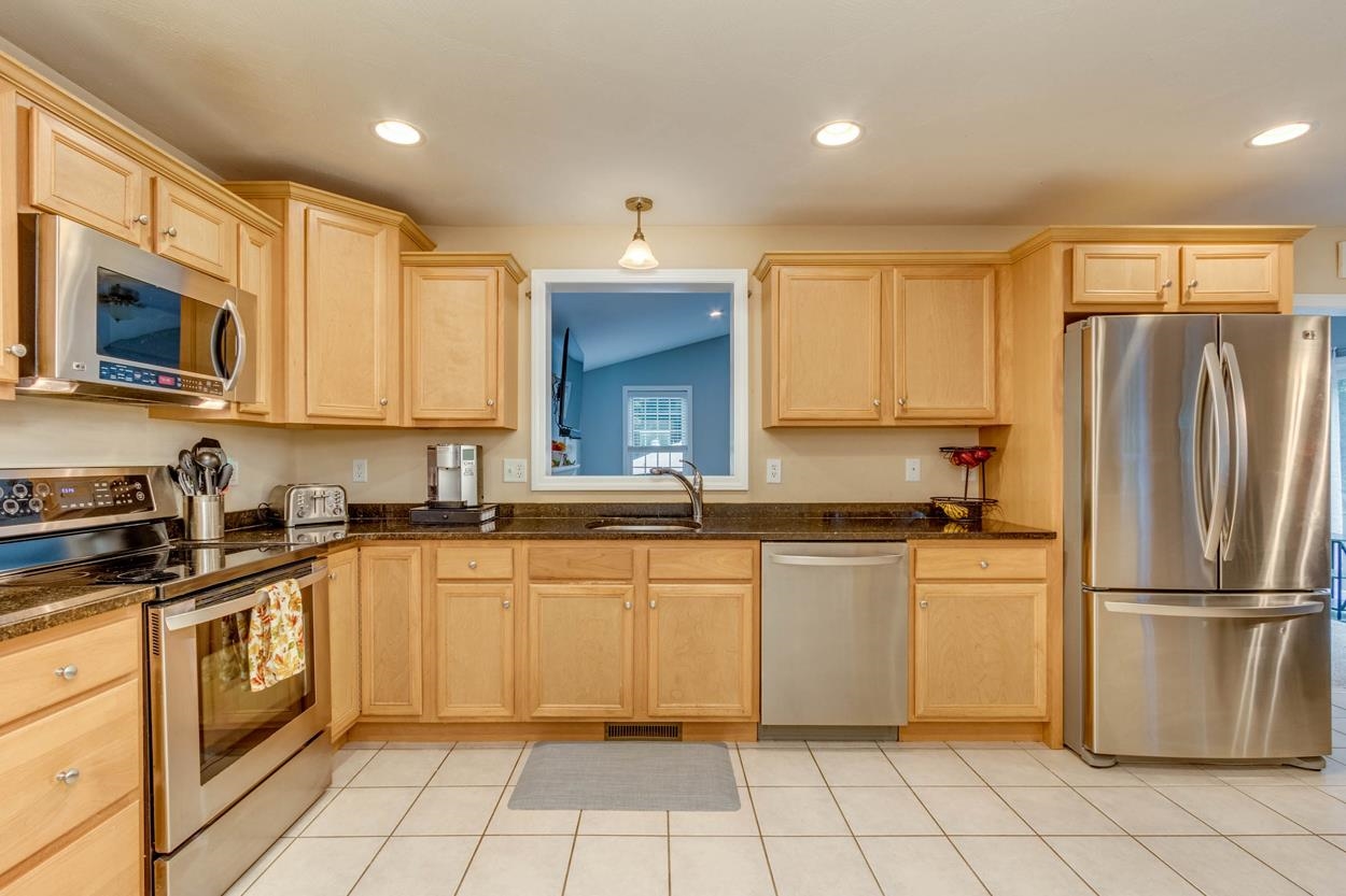 11 Page Road Litchfield, NH 03052 - Photo 3 of 40