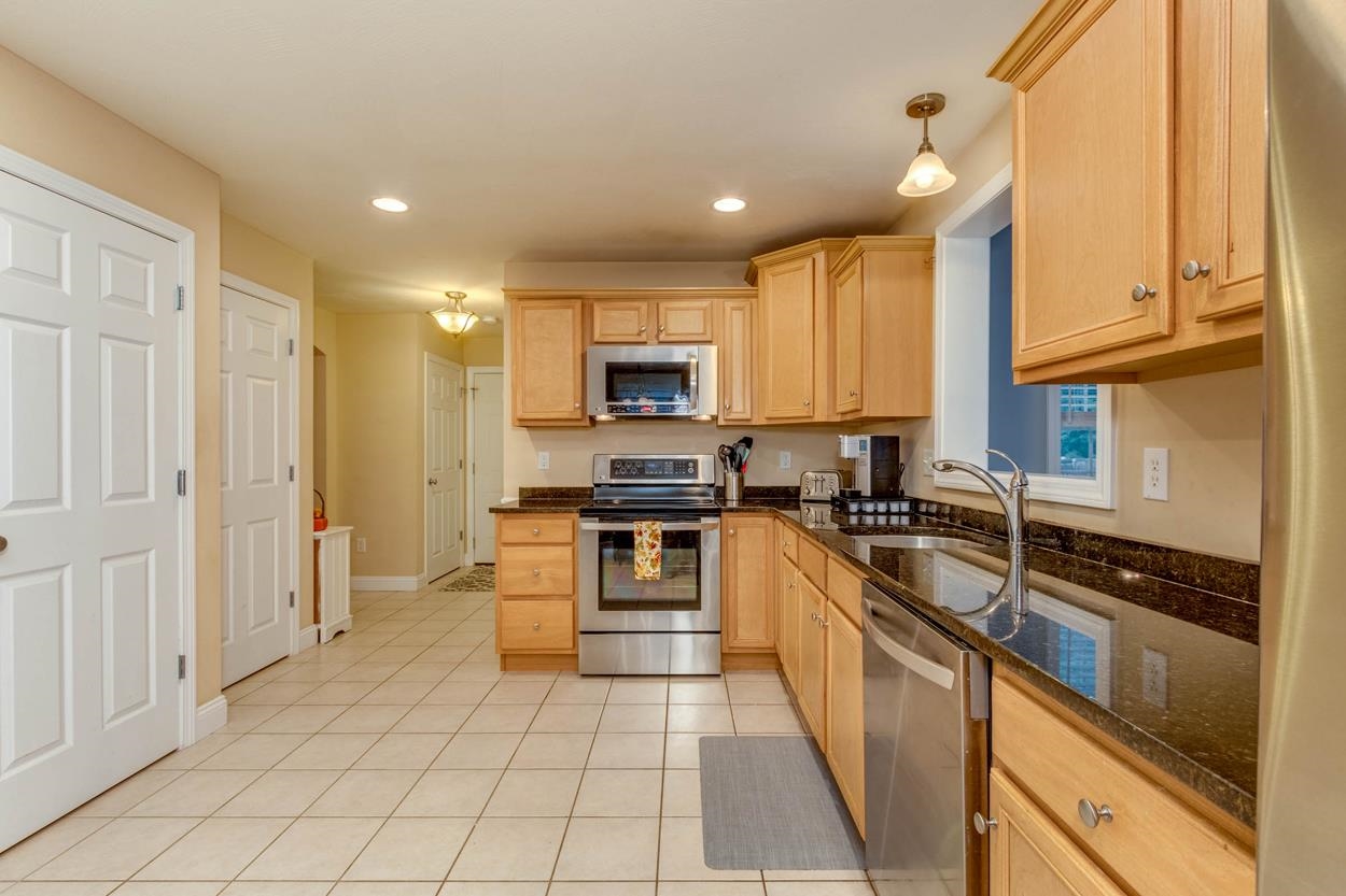 11 Page Road Litchfield, NH 03052 - Photo 4 of 40