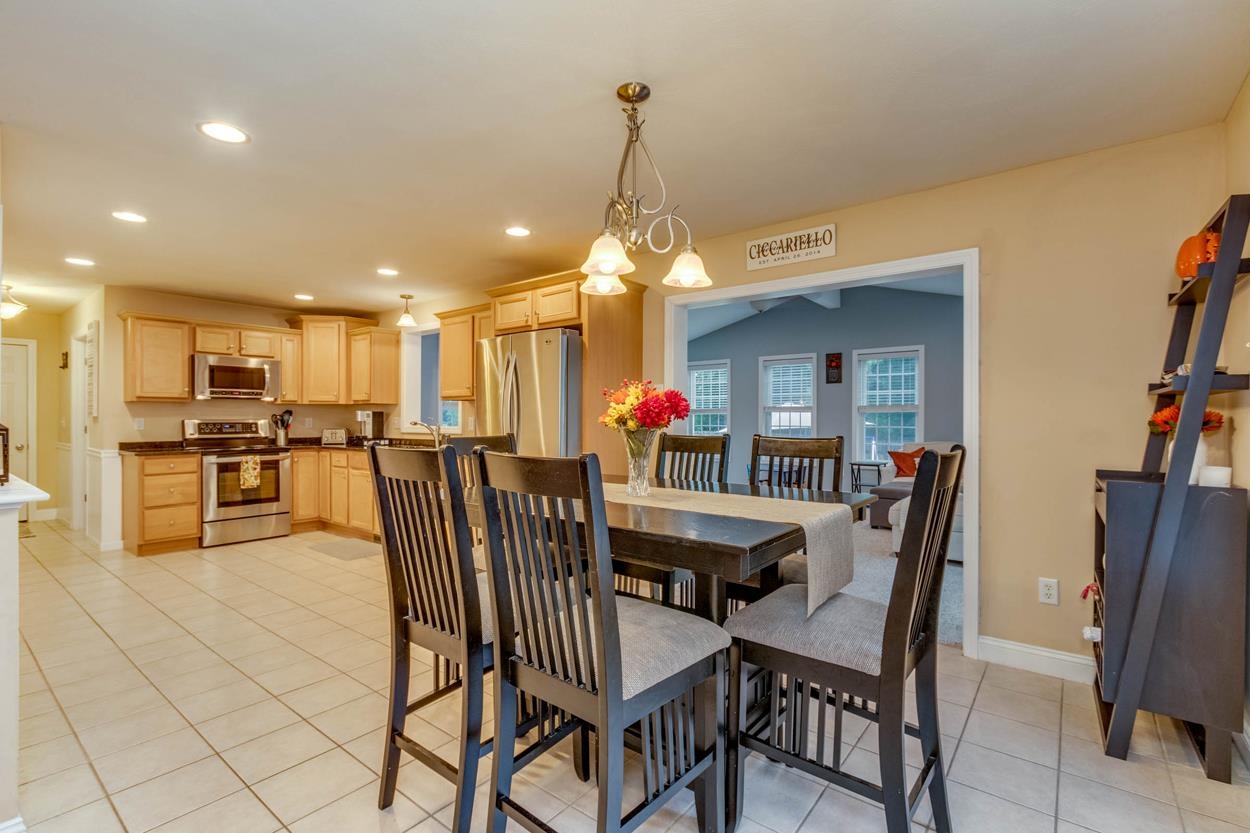 11 Page Road Litchfield, NH 03052 - Photo 6 of 40