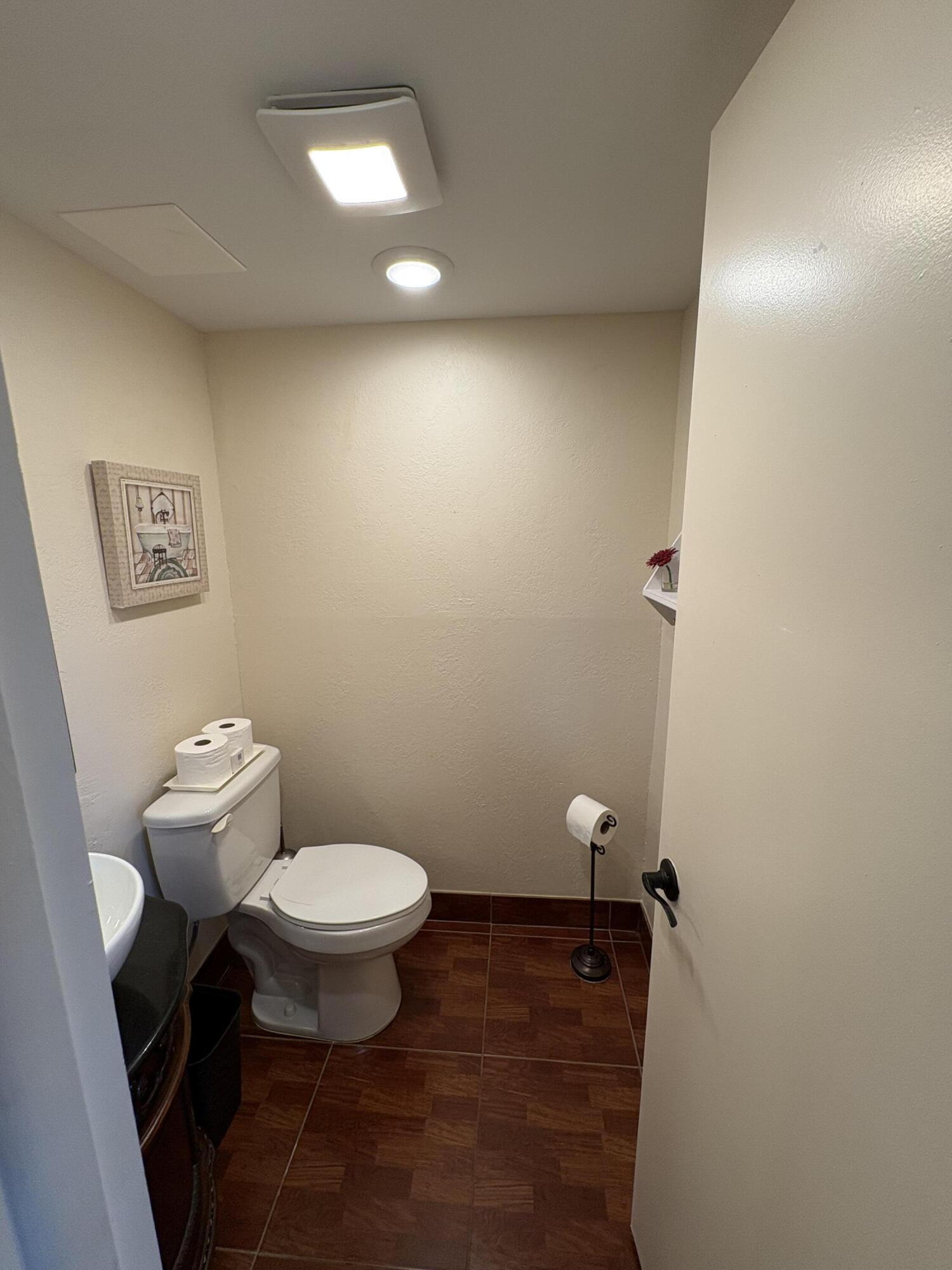 23 Flanders A Delray Beach, FL 33484 - Photo 11 of 21 a bathroom with a toilet a sink and mirror