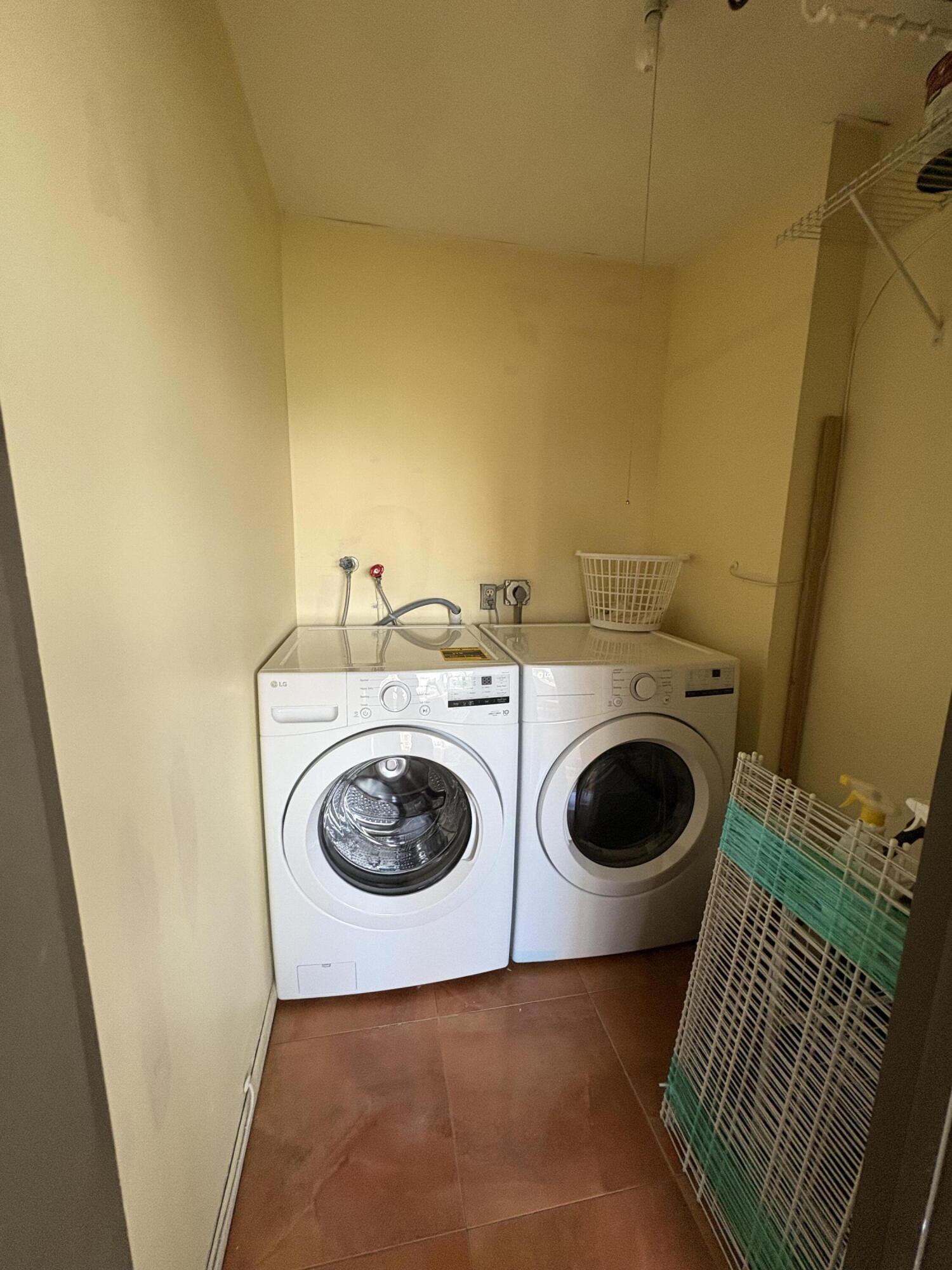 23 Flanders A Delray Beach, FL 33484 - Photo 21 of 21 a utility room with dryer and washer