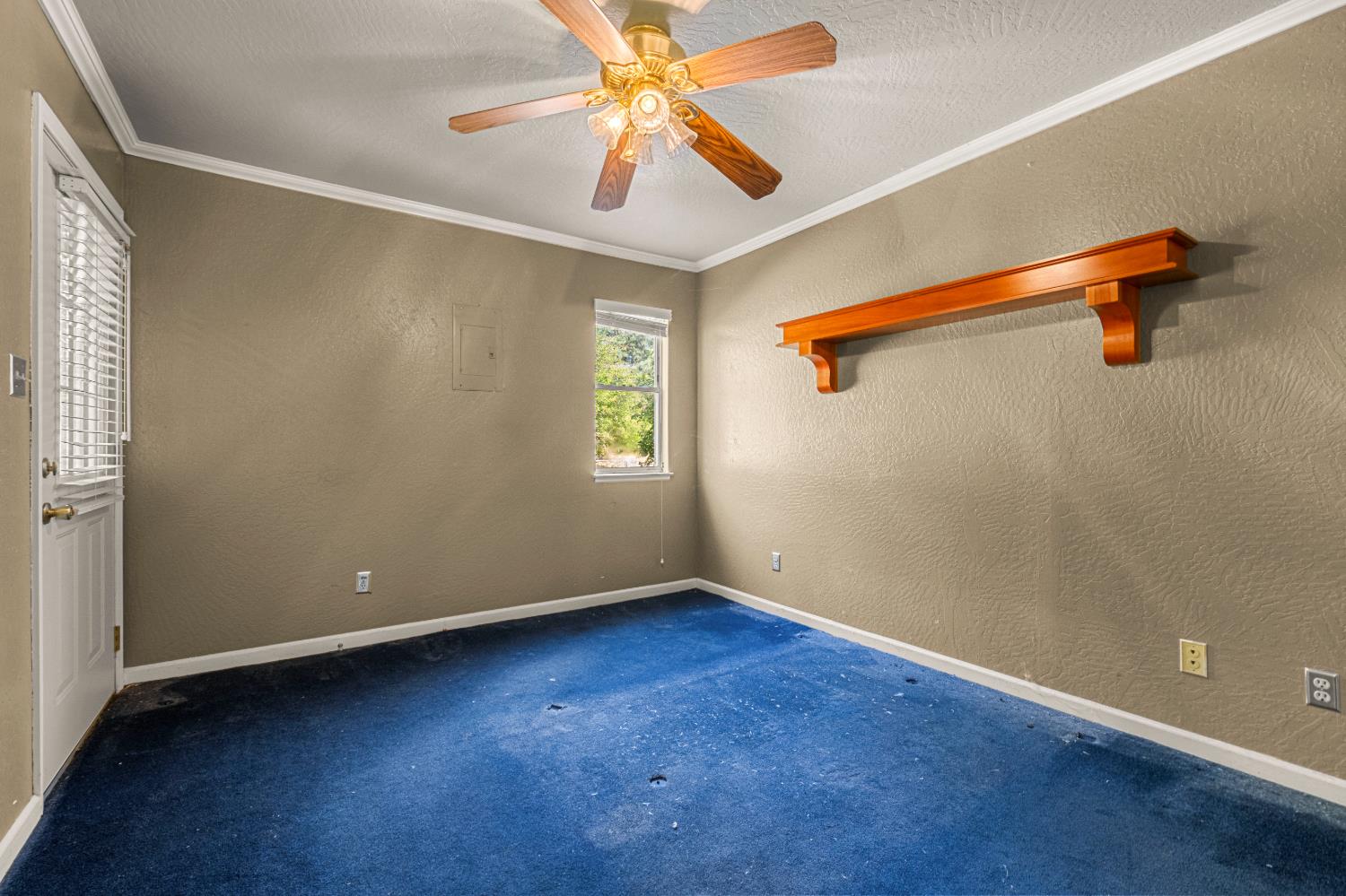 8221 Stoney Creek Road Somerset, CA 95684 - Photo 34 of 44 an empty room with windows and fan