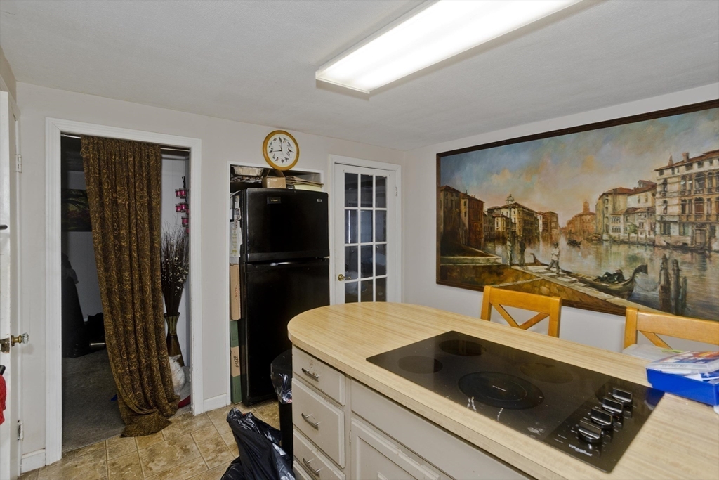 647 Plumtree Road Springfield, MA 01118 - Photo 11 of 23