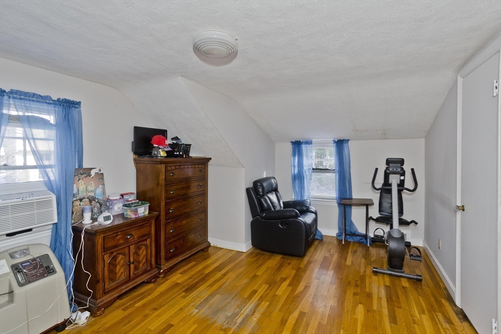 647 Plumtree Road Springfield, MA 01118 - Photo 12 of 23