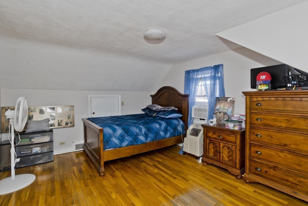 647 Plumtree Road Springfield, MA 01118 - Photo 14 of 23