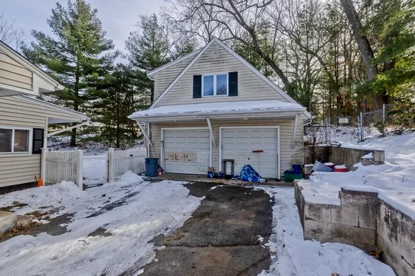 $359,900 | 647 Plumtree Road, Springfield, MA 01118