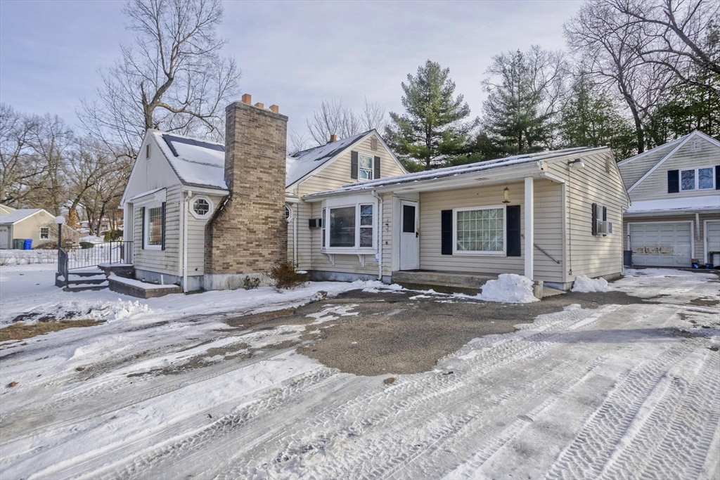 647 Plumtree Road Springfield, MA 01118 - Photo 2 of 23