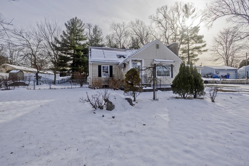 647 Plumtree Road Springfield, MA 01118 - Photo 4 of 23