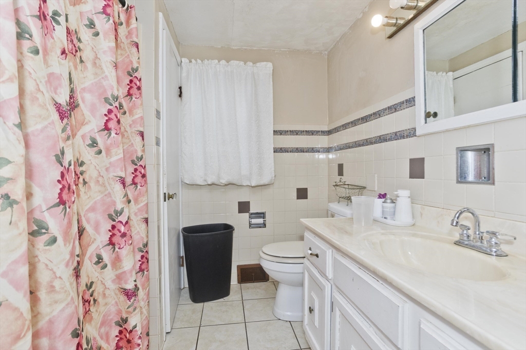 647 Plumtree Road Springfield, MA 01118 - Photo 7 of 23