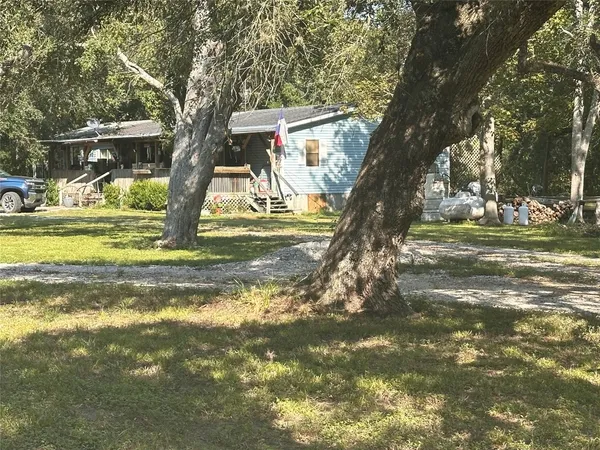 a view of a yard with a house