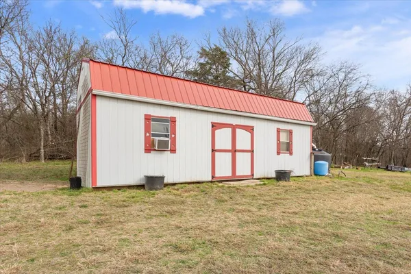 a view of a house with backyard and bathroom