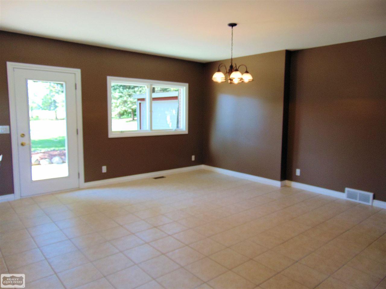 67325 Wolcott Road Ray, MI 48096 - Photo 9 of 32 31303256-8.JPG
