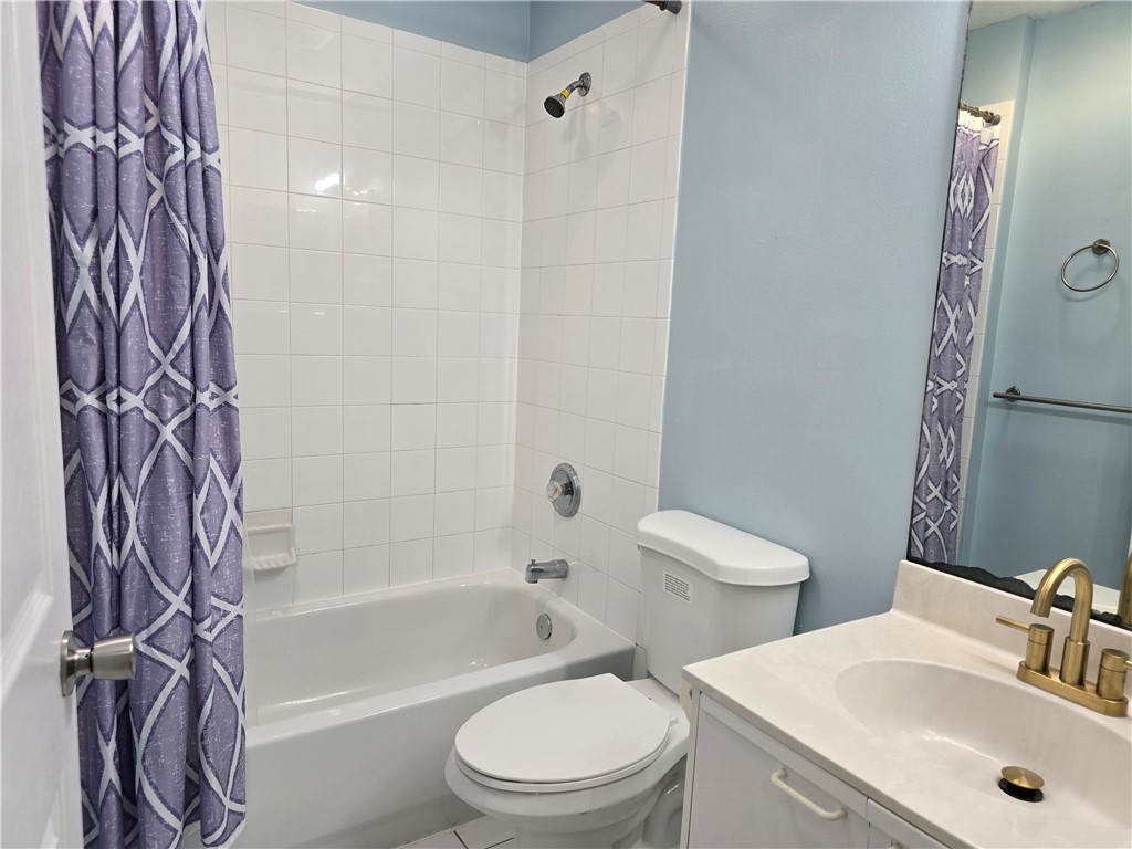 481 10th Place Vero Beach, FL 32960 - Photo 17 of 20 a bathroom with a sink a toilet and shower
