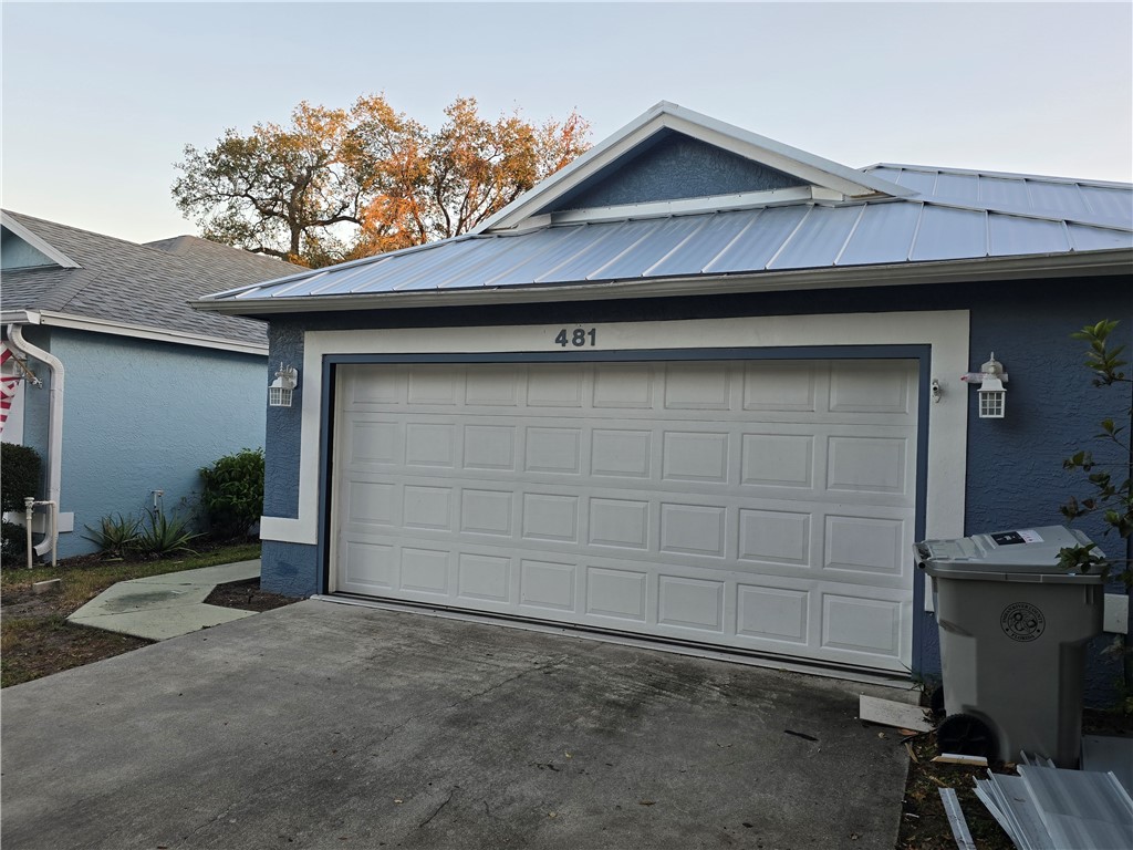 481 10th Place Vero Beach, FL 32960 - Photo 2 of 20 a view of outdoor space garage and garage