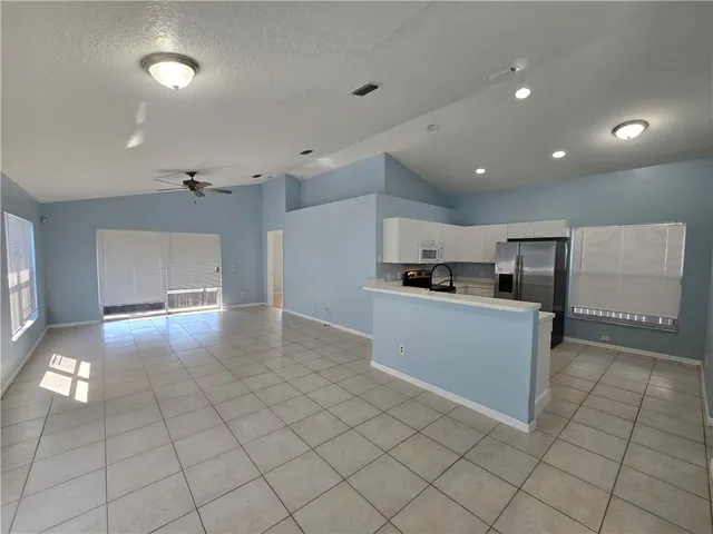 $2,000 | 481 10th Place, Vero Beach, FL 32960