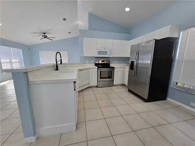 $2,000 | 481 10th Place, Vero Beach, FL 32960