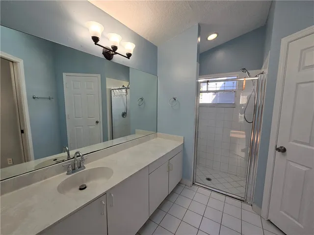 $2,000 | 481 10th Place, Vero Beach, FL 32960