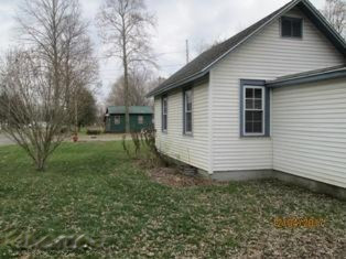 701 11th Street Three Rivers, MI 49093 - Photo 3 of 20 IMG_5557