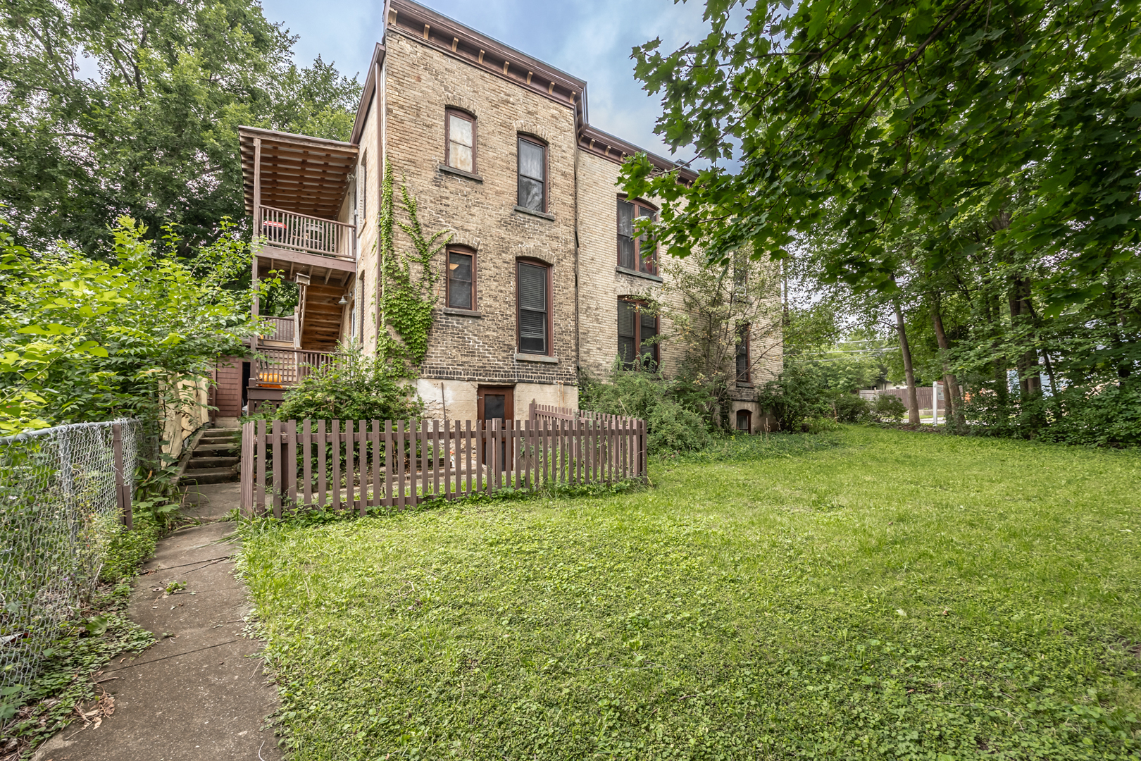 358 Bent Street Elgin, IL 60120 - Photo 6 of 30 Gallery Image 6