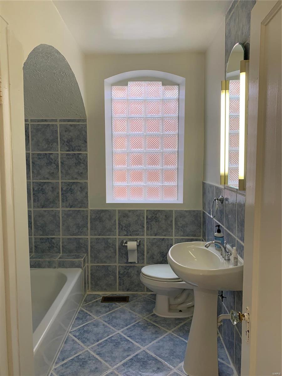 322 South Hanley Road, Unit 1S St. Louis, MO 63105 - Photo 19 of 26 Gallery Image 19