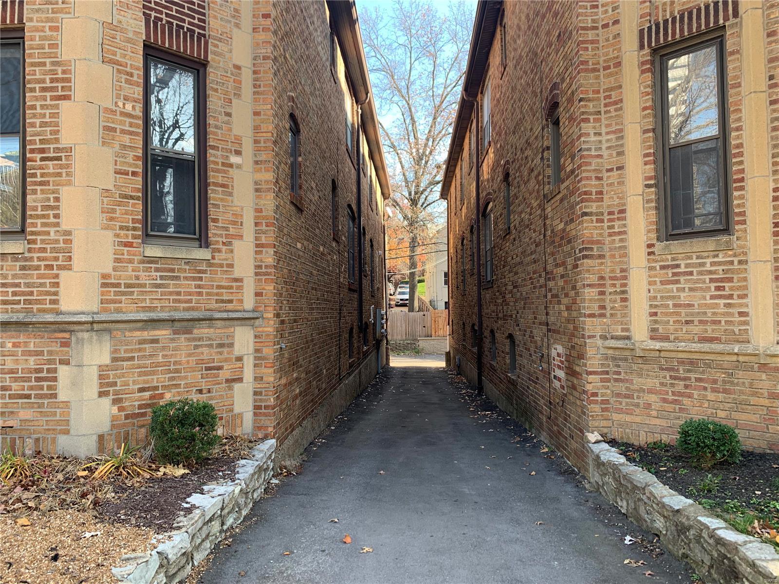 322 South Hanley Road, Unit 1S St. Louis, MO 63105 - Photo 4 of 26 Gallery Image 4