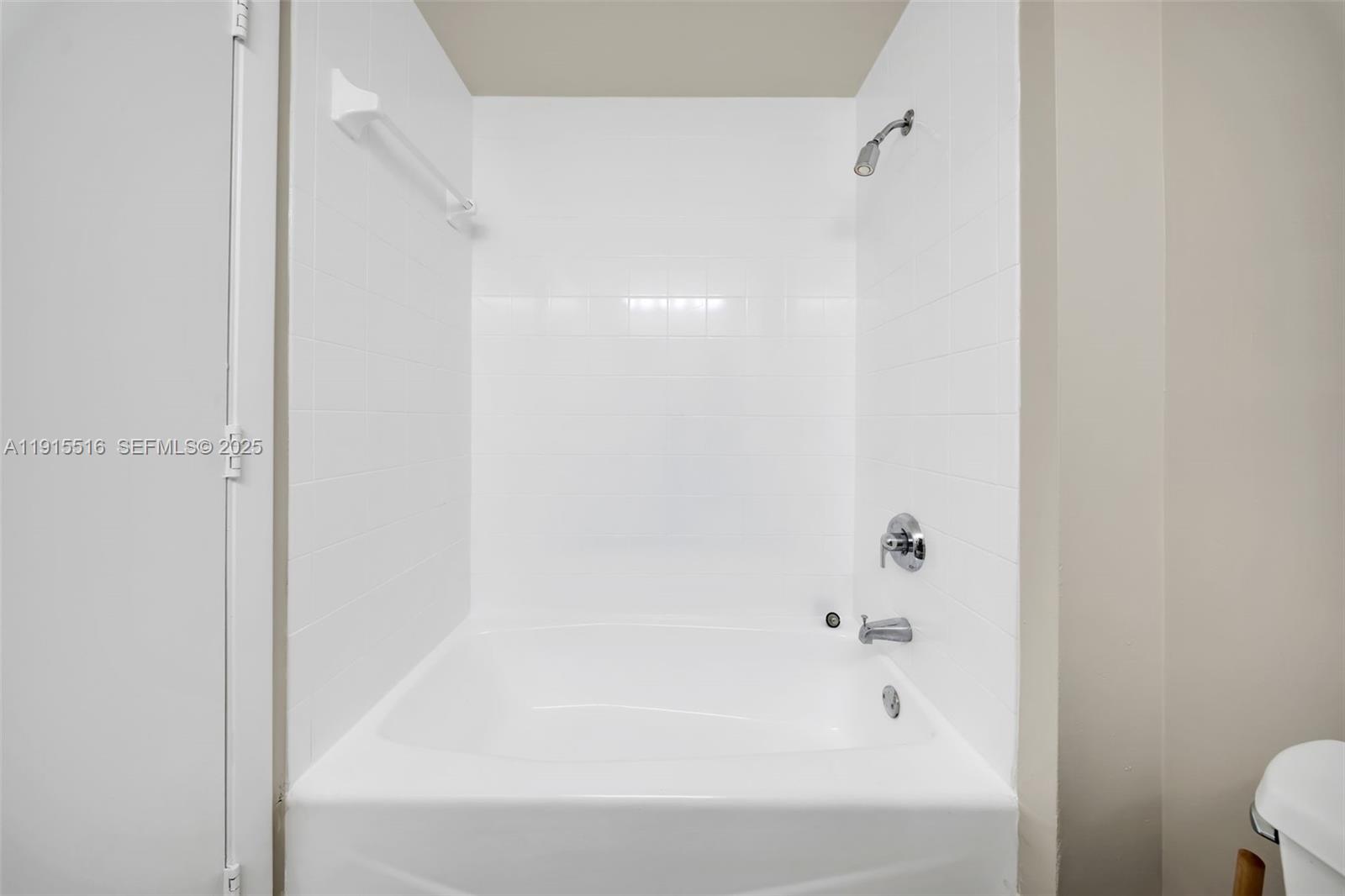 185 Southeast 14th Terrace, Unit 2008 Miami, FL 33131 - Photo 10 of 26