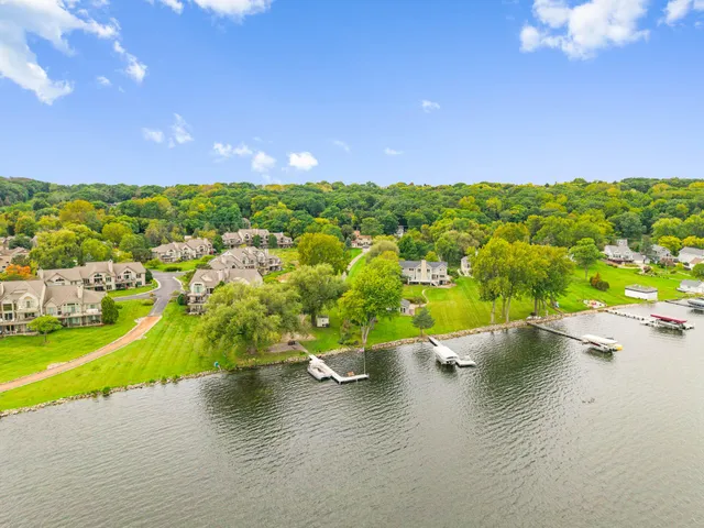 $2,200,000 | W304N2426 Maple Avenue, Delafield, WI 53072