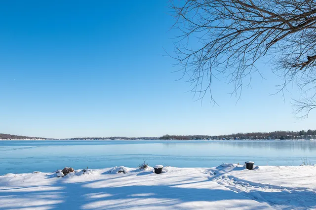 $2,200,000 | W304N2426 Maple Avenue, Delafield, WI 53072